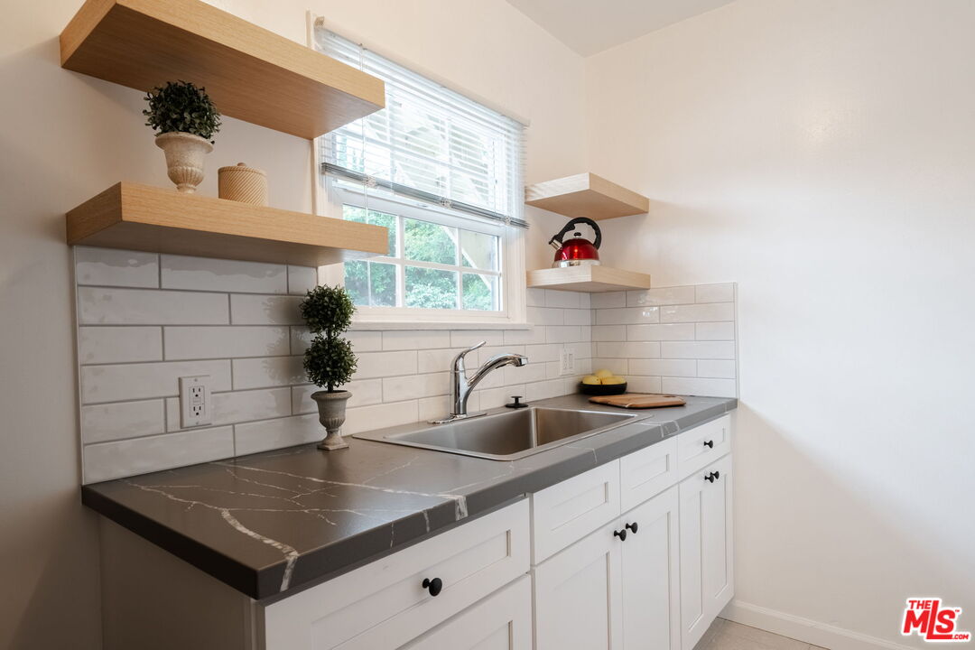 823 Highland Avenue, Unit 2 Glendale, CA 91202 - Photo 3 of 5