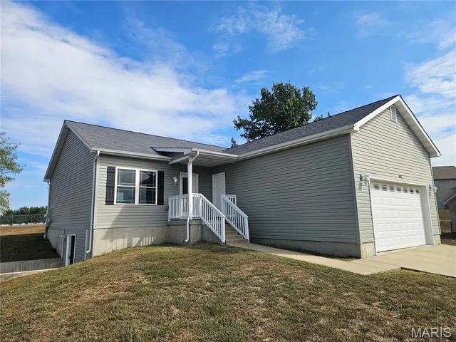 $235,000 | 806 Ella Lane, St. Clair, MO 63077