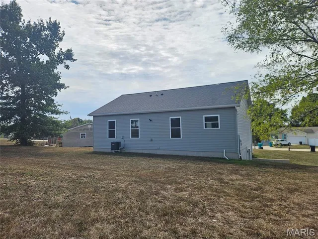 $235,000 | 806 Ella Lane, St. Clair, MO 63077