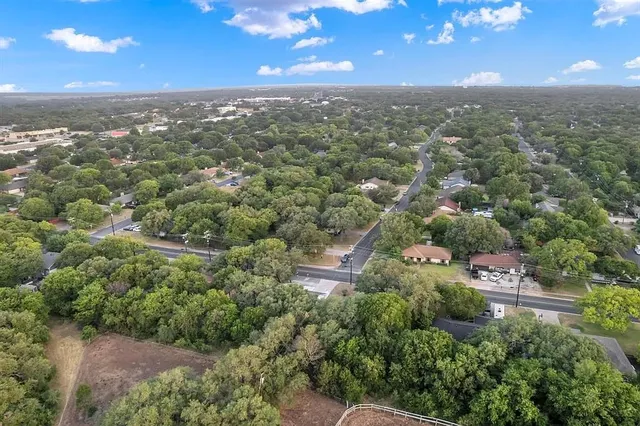 $2,350 | 406 Lakeway Drive, Georgetown, TX 78628