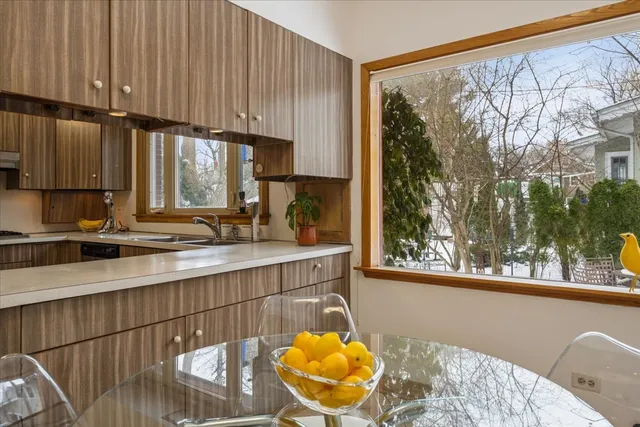 $1,250,000 | 744 Sheridan Road, Evanston, IL 60202