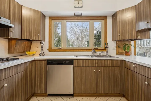 $1,250,000 | 744 Sheridan Road, Evanston, IL 60202