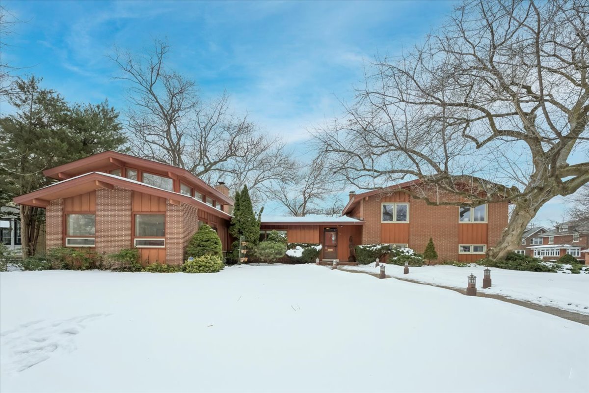 744 Sheridan Road Evanston, IL 60202 - Photo 2 of 44