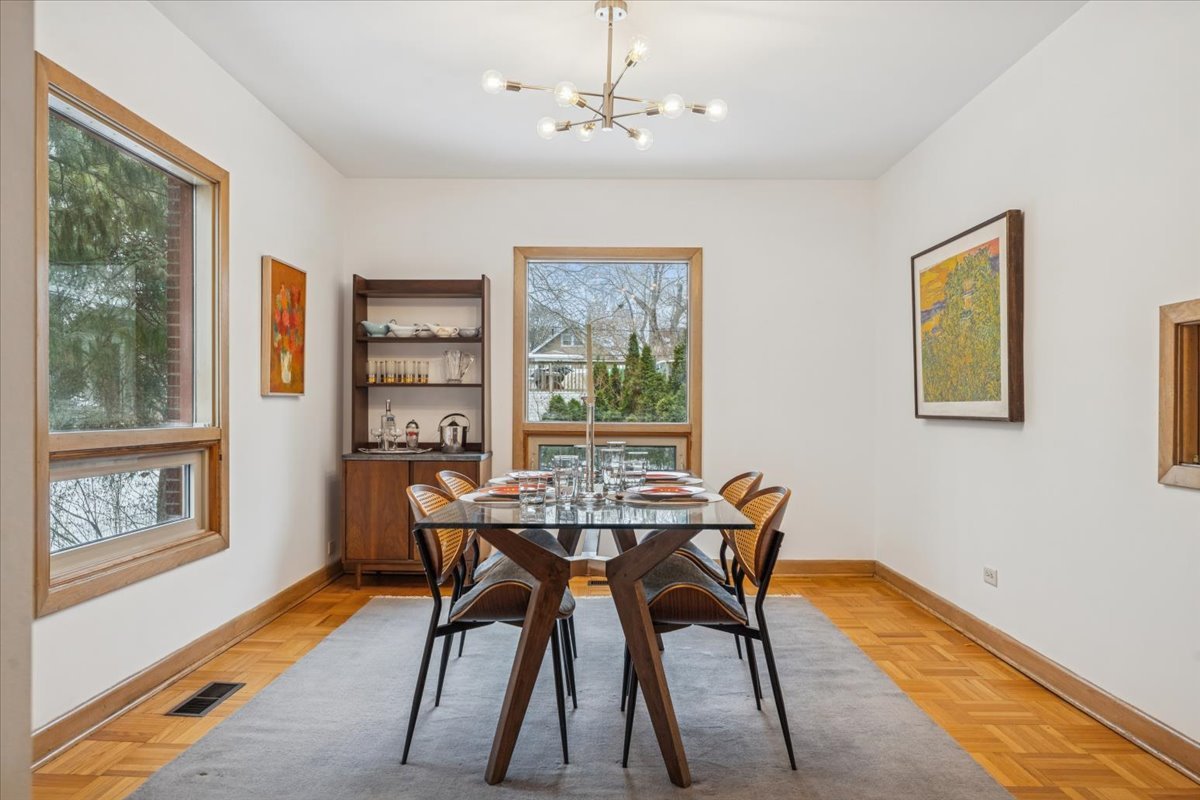 744 Sheridan Road Evanston, IL 60202 - Photo 21 of 44 a table and chairs in a room with a window
