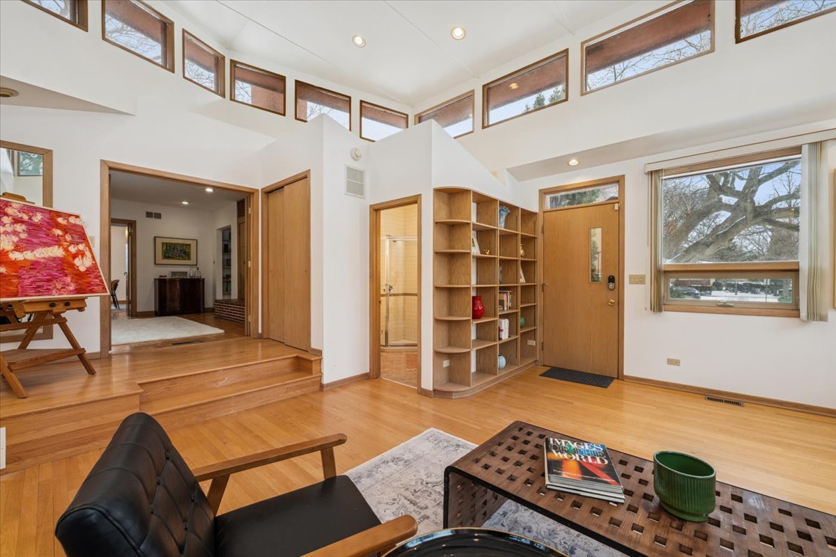 744 Sheridan Road Evanston, IL 60202 - Photo 28 of 44 a living room with furniture a rug and white walls