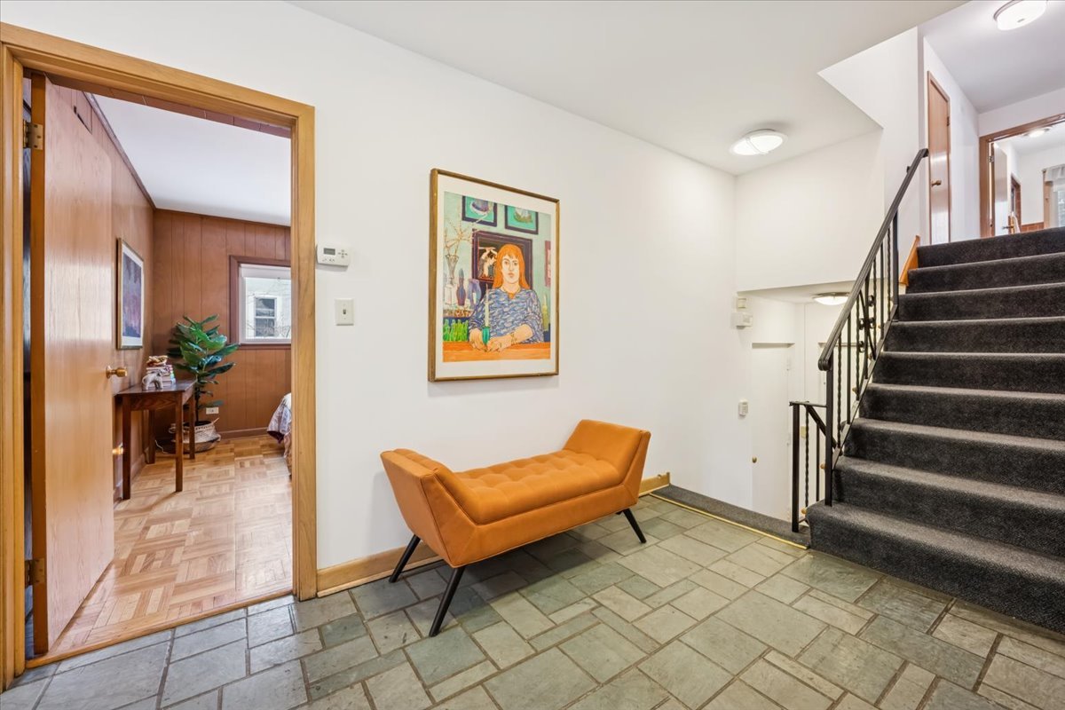 744 Sheridan Road Evanston, IL 60202 - Photo 3 of 44 a living room with furniture and a entryway