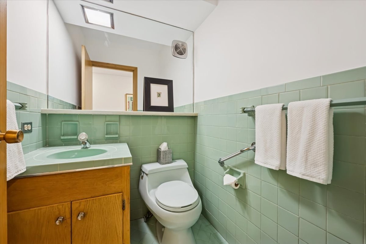 744 Sheridan Road Evanston, IL 60202 - Photo 32 of 44 a bathroom with a sink toilet and mirror