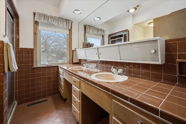 $1,250,000 | 744 Sheridan Road, Evanston, IL 60202