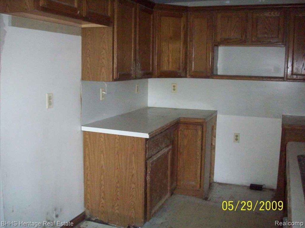 3764 Cedar Point Howell, MI 48843 - Photo 5 of 10 kitchen