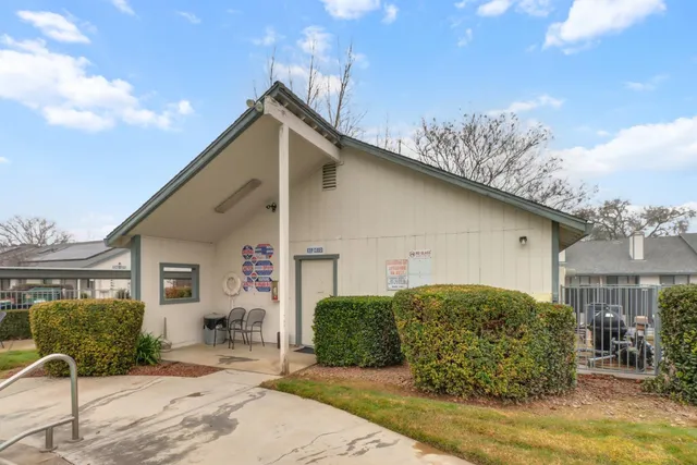 $170,000 | 2350 Alta Garden Lane, Unit B, Sacramento, CA 95825