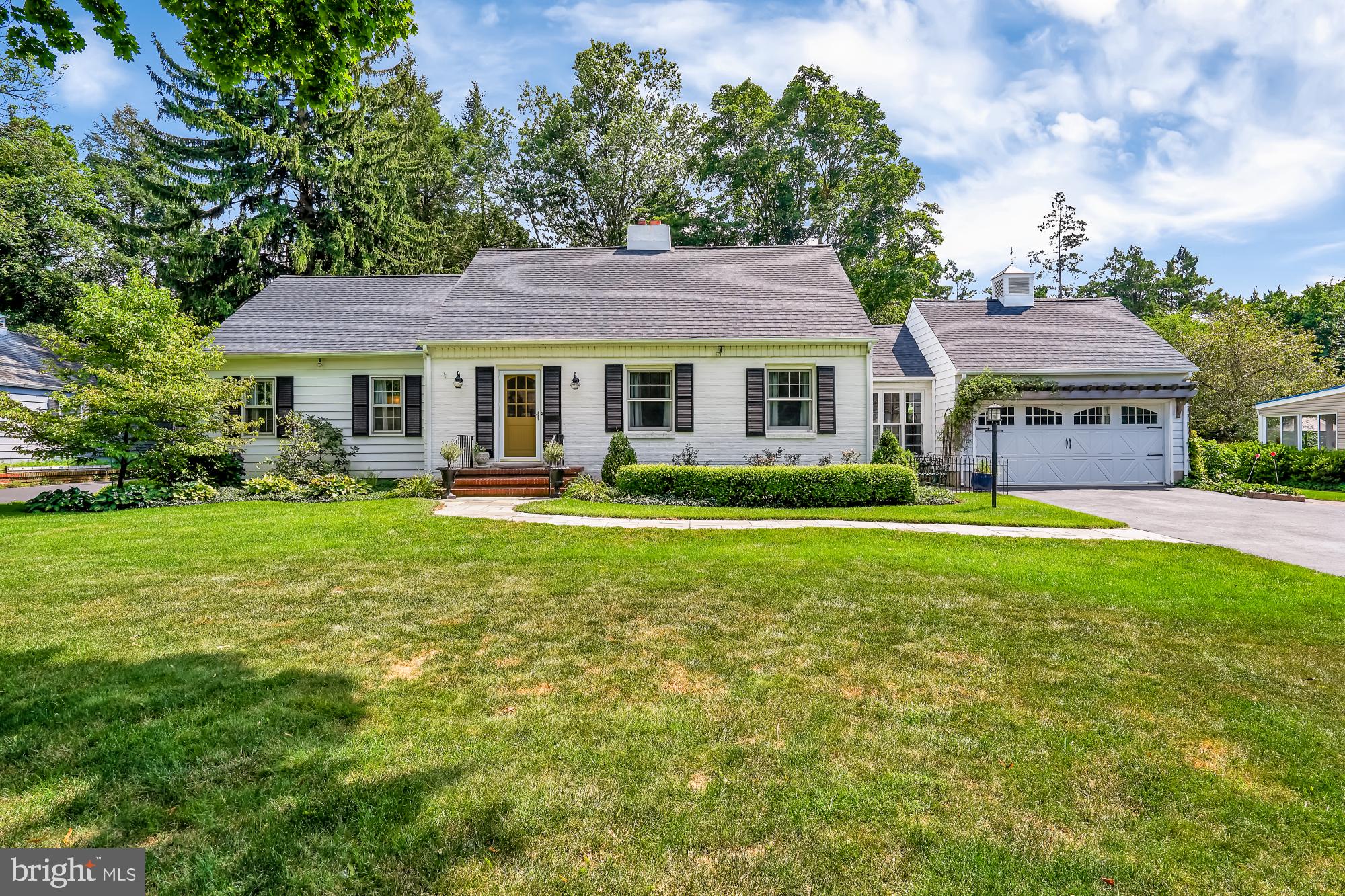 15 Edgewood Road Yardley, PA 19067 - Photo 2 of 51 Gallery Image 2