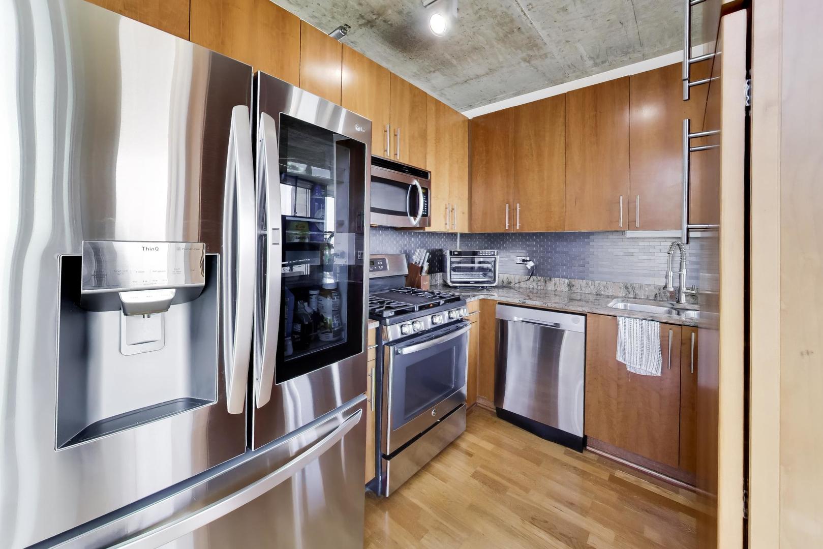 611 South Wells Street, Unit 2204 Chicago, IL 60607 - Photo 12 of 33