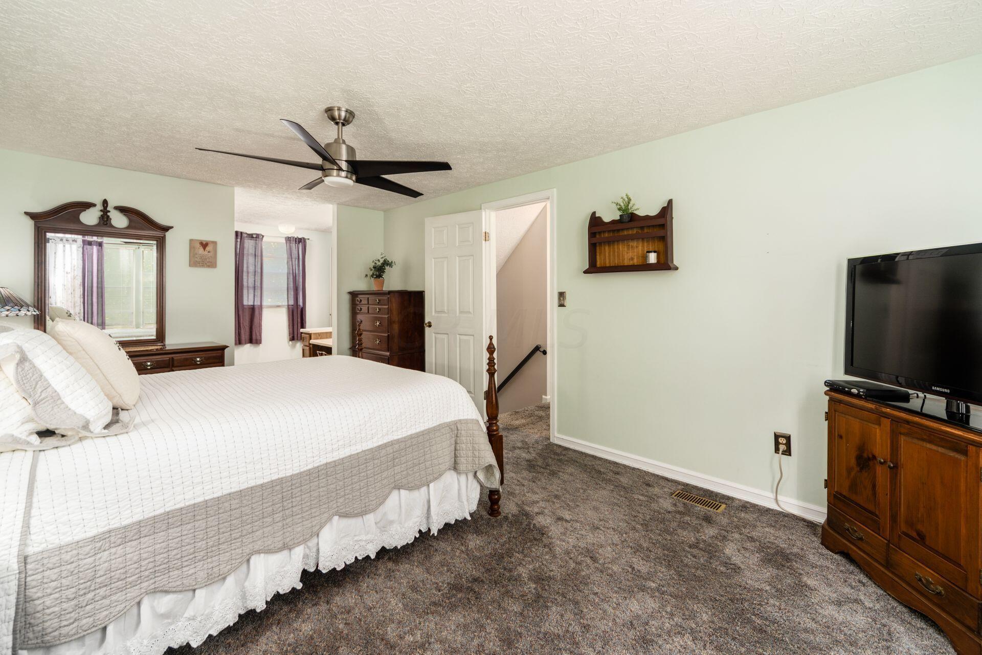 3889 Ramblehurst Road Columbus, OH 43221 - Photo 21 of 46 019_7b65_Y Ramblehurst Rd-036