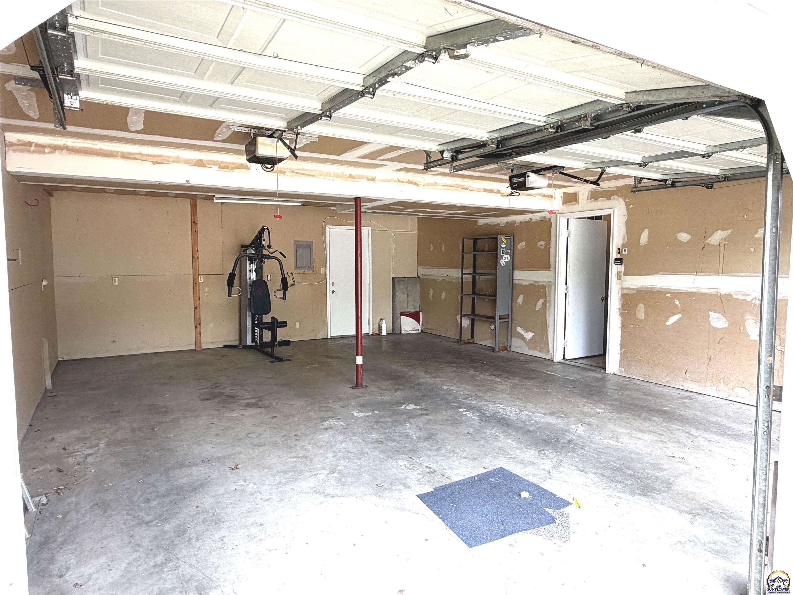 2514 Southwest Maxfield Road Topeka, KS 66614 - Photo 32 of 37