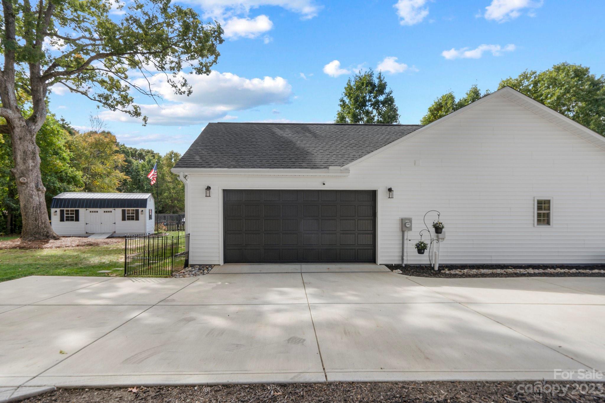 6216 King Wilkinson Road Denver, NC 28037 - Photo 2 of 32 Gallery Image 2