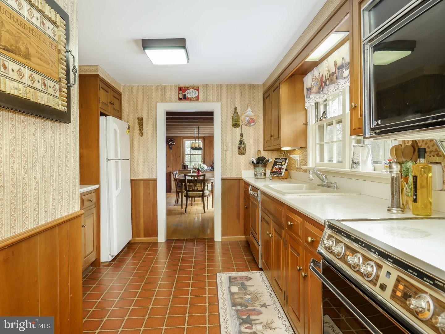 576 Sackettsford Road Ivyland, PA 18974 - Photo 16 of 24 Kitchen