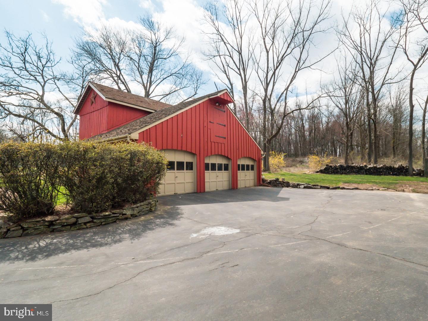 576 Sackettsford Road Ivyland, PA 18974 - Photo 3 of 24 Garage