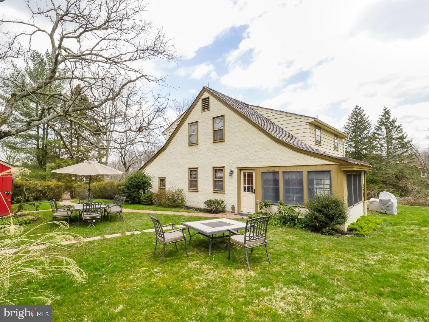 576 Sackettsford Road Ivyland, PA 18974 - Photo 5 of 24 Exterior Side