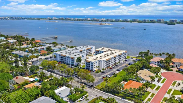 $189,900 | 1516 South Lakeside Drive, Unit 106, Lake Worth Beach, FL 33460