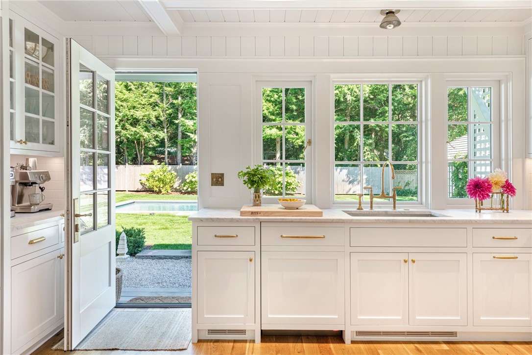 11 Chachapacasset Road Barrington, RI 02806 - Photo 4 of 31