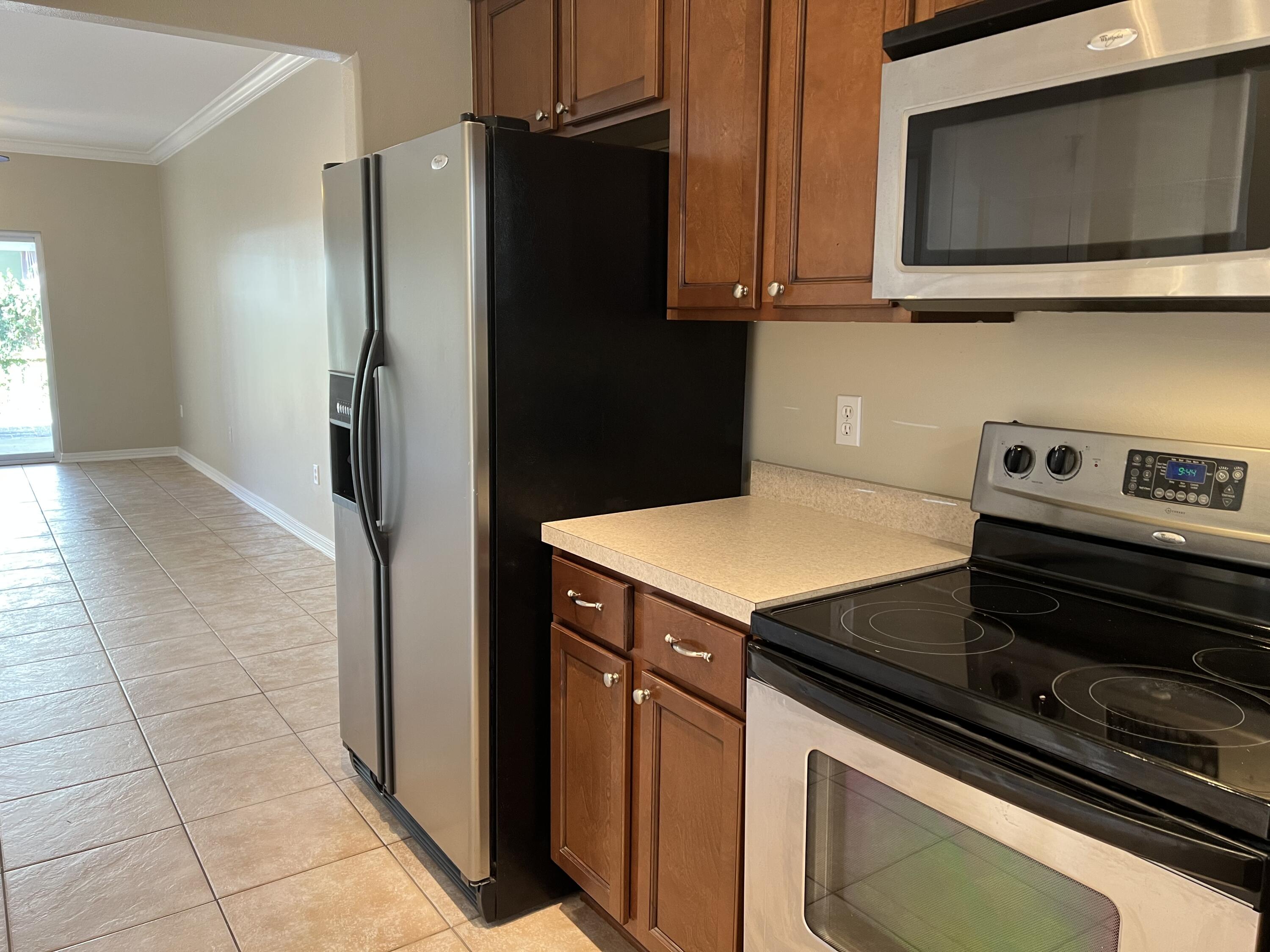 8 Myrtle Oak Way Santa Rosa Beach, FL 32459 - Photo 5 of 29 a kitchen with a refrigerator stove and microwave