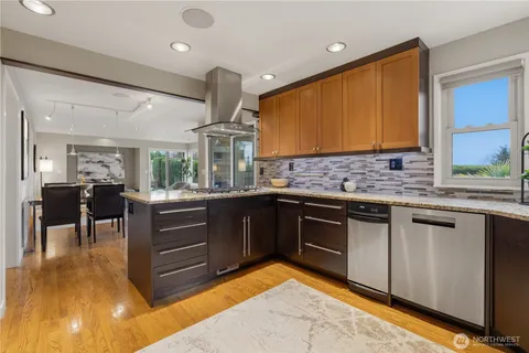 $1,999,888 | 5701 137th Place Southeast, Bellevue, WA 98006