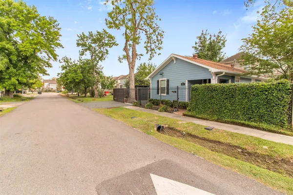 $2,900 | 814 East 23rd Street, Houston, TX 77009
