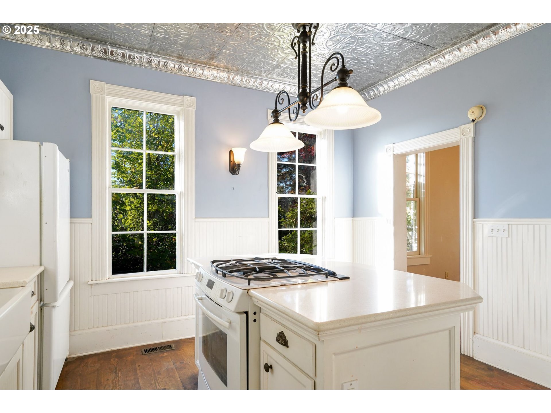 10478 Crosby Road Northeast Woodburn, OR 97071 - Photo 13 of 43 a kitchen with a sink stove and window