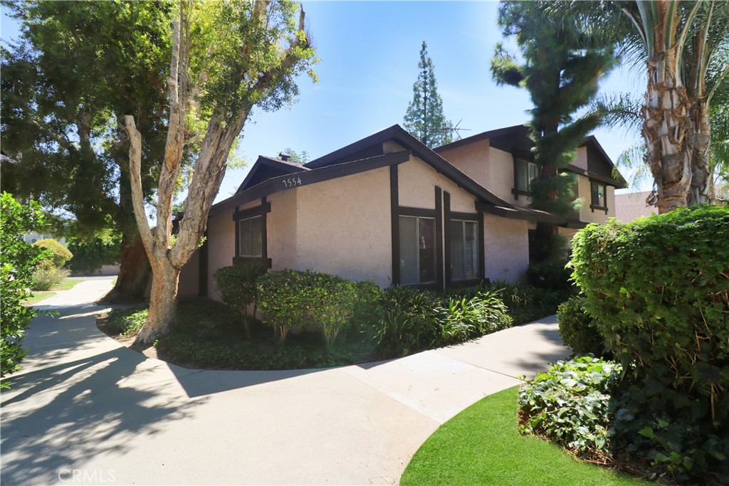 7554 Corbin Avenue, Unit 1 Reseda, CA 91335 - Photo 2 of 10 a view of a back yard of the house