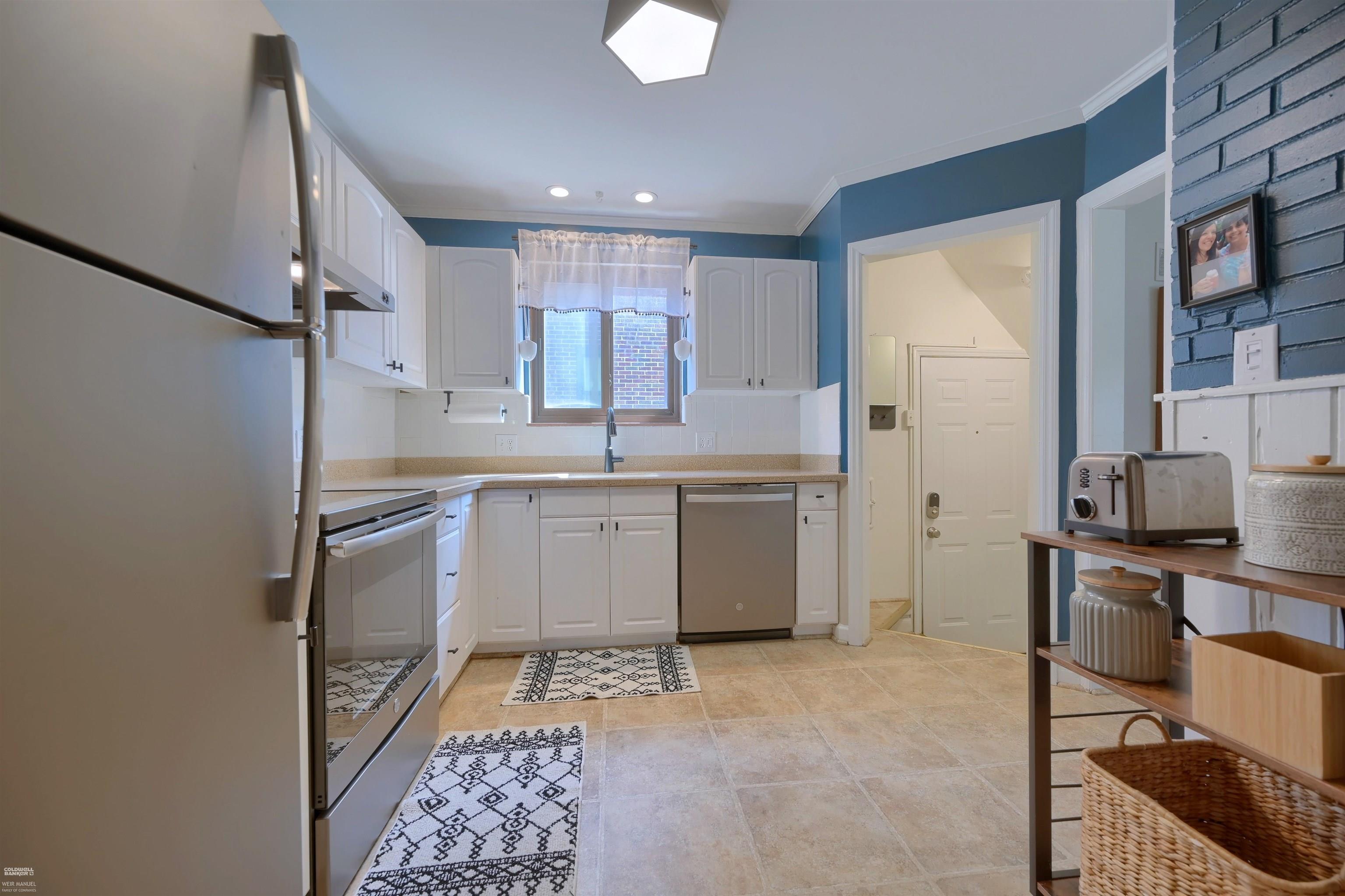 1496 Roslyn Road Grosse Pointe Woods, MI 48236 - Photo 13 of 36