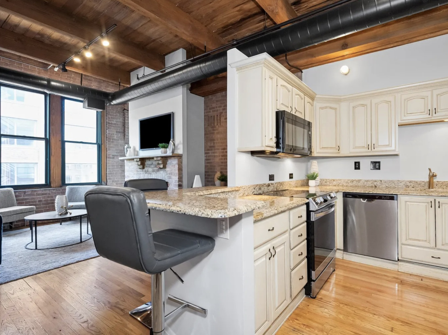 331 South Peoria Street, Unit 403 Chicago, IL 60607 - Photo 5 of 14