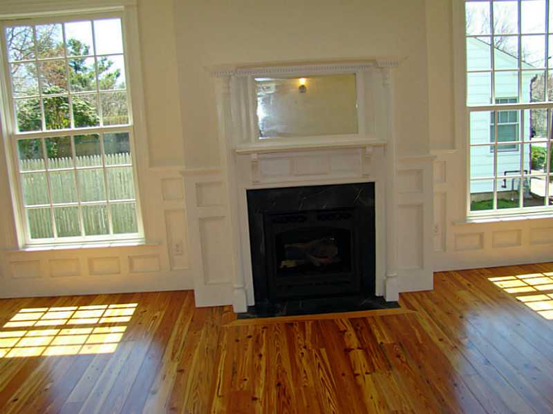 2 O Donnell Road Middletown, RI 02842 - Photo 6 of 25 Living Room.