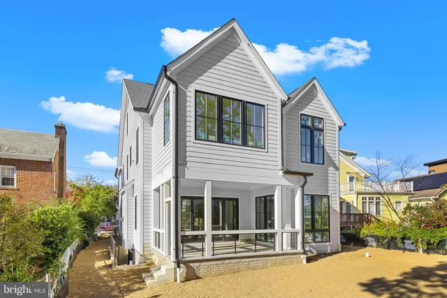 $3,249,000 | 629 North Lincoln Street, Arlington, VA 22201