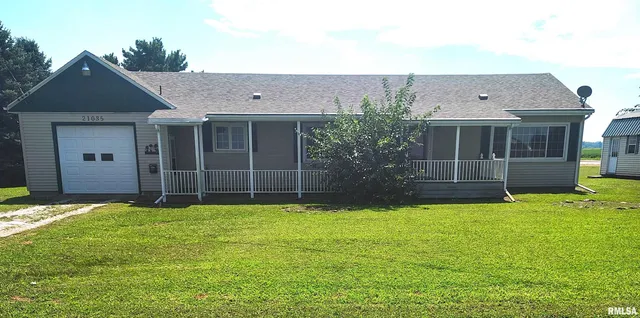 $105,900 | 21035 North 300th Road, Vermont, IL 61484