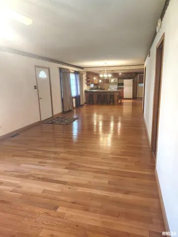 $105,900 | 21035 North 300th Road, Vermont, IL 61484