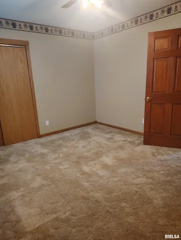 $105,900 | 21035 North 300th Road, Vermont, IL 61484