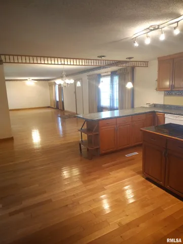 $105,900 | 21035 North 300th Road, Vermont, IL 61484