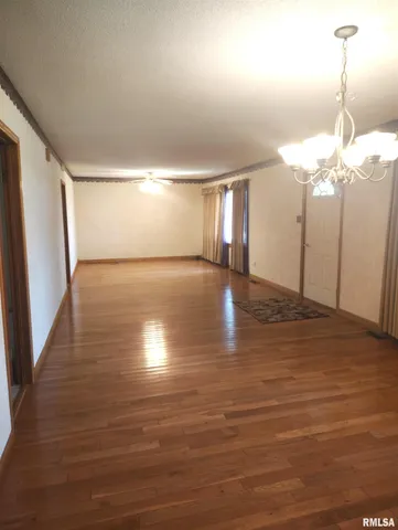 $105,900 | 21035 North 300th Road, Vermont, IL 61484