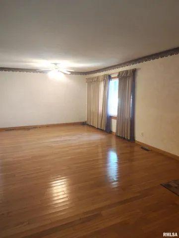 $105,900 | 21035 North 300th Road, Vermont, IL 61484