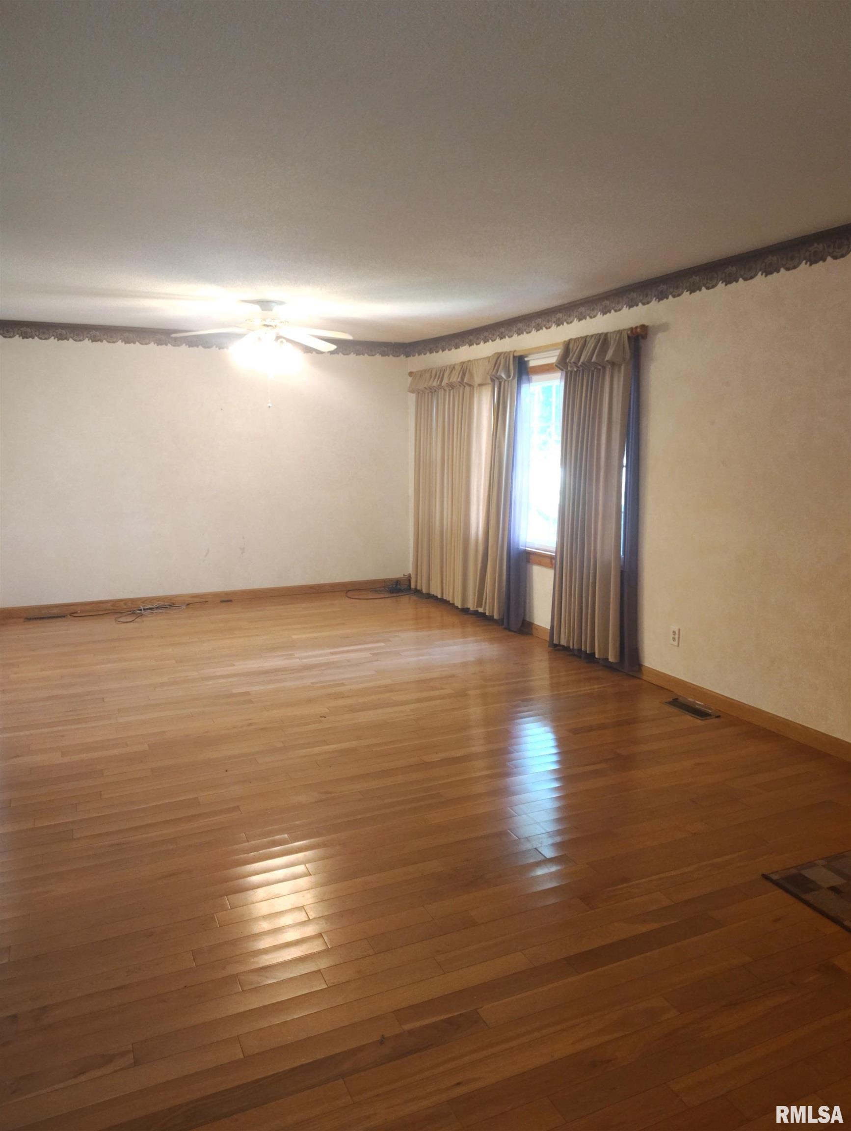 21035 North 300th Road Vermont, IL 61484 - Photo 10 of 20