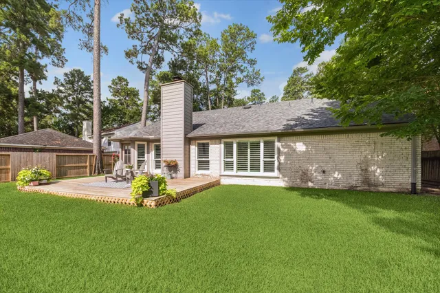 $619,000 | 14 Lush Meadow Place, The Woodlands, TX 77381