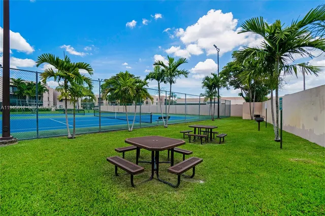 a view of a house with backyard