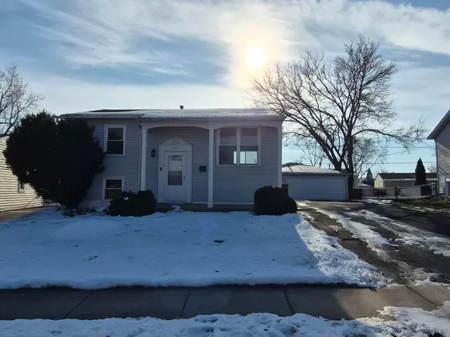 $330,000 | 225 McKool Avenue, Romeoville, IL 60446