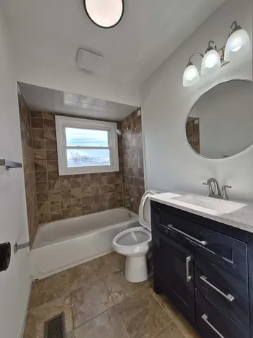 $330,000 | 225 McKool Avenue, Romeoville, IL 60446