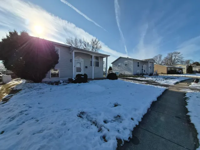 $330,000 | 225 McKool Avenue, Romeoville, IL 60446