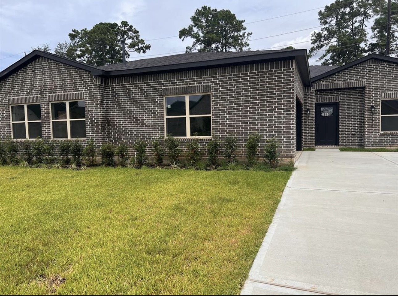 2610 Piemonte Ave Spring Spring, TX 77388 - Photo 2 of 10 a front view of a house with garden