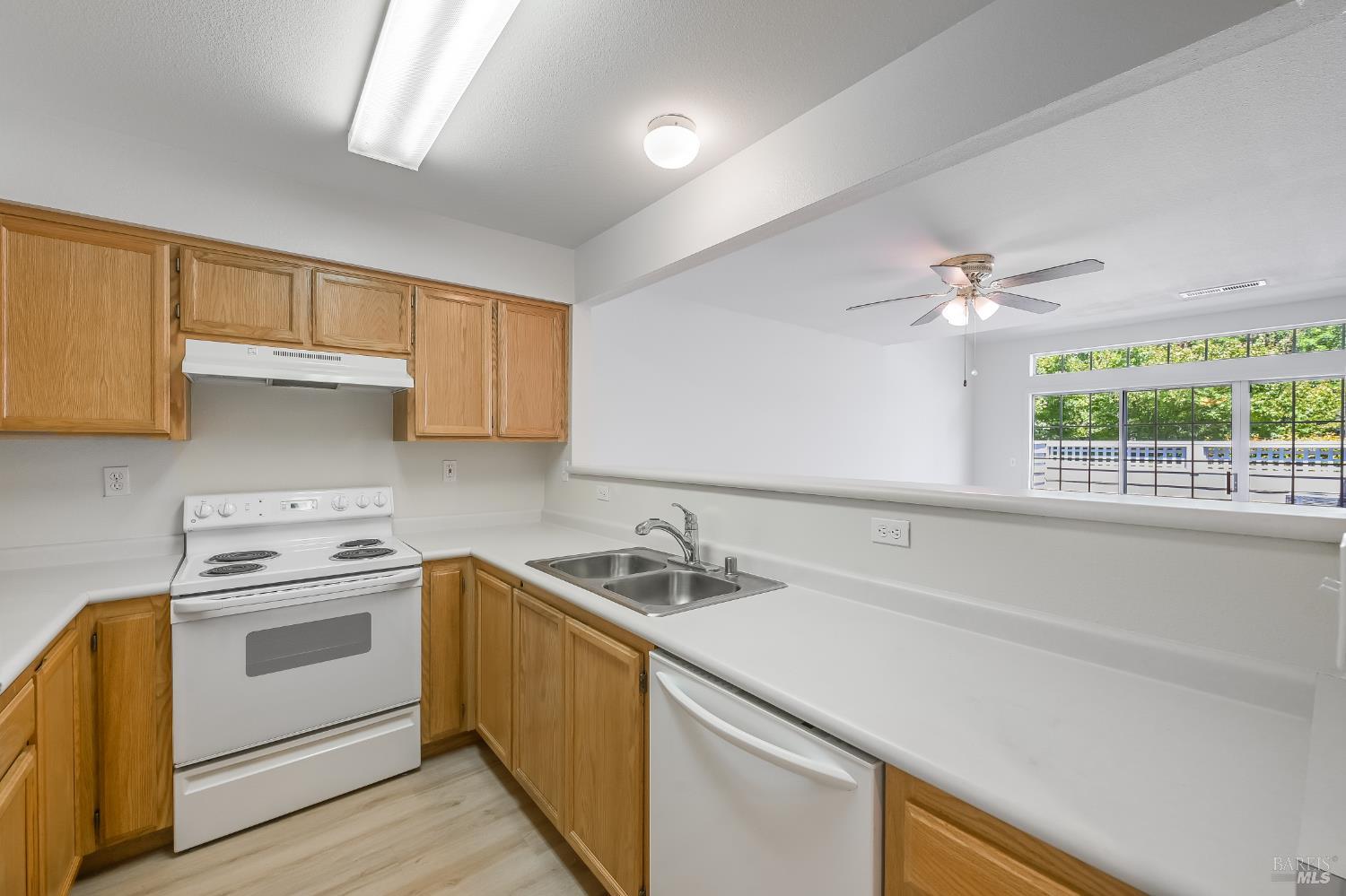 718 West Jasmine Circle Santa Rosa, CA 95407 - Photo 4 of 20