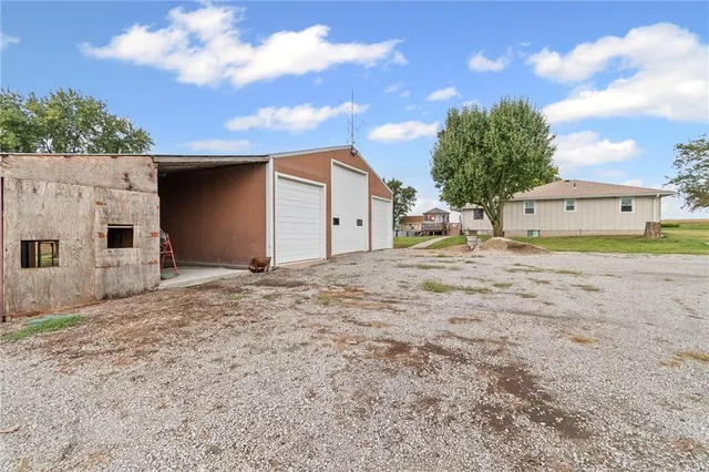 $429,900 | 10451 Miners Trail Road, Higginsville, MO 64037