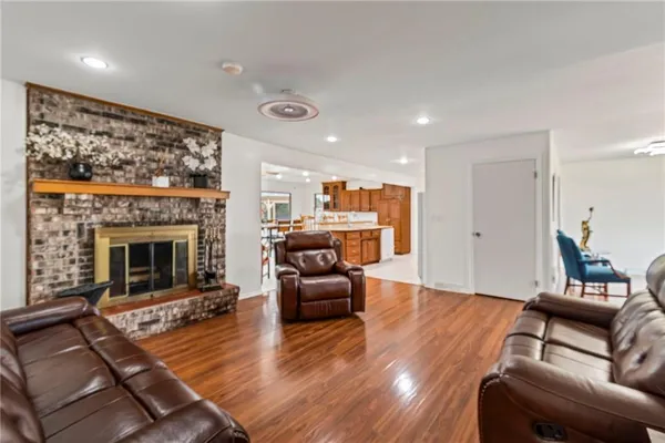$399,500 | 10451 Miners Trail Road, Higginsville, MO 64037
