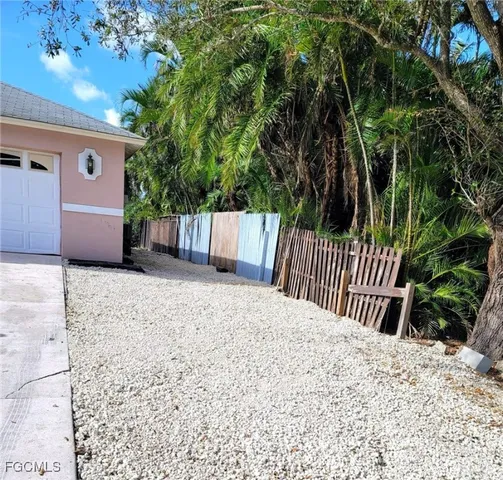 $2,350 | 18316 Oriole Road, Fort Myers, FL 33967